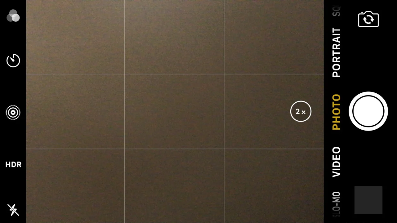 Квадратики на экране телефона. Сетка камеры айфон. Сетка в фотокамере. Сетка на камере телефона. Сетка разметки для фотокамеры.