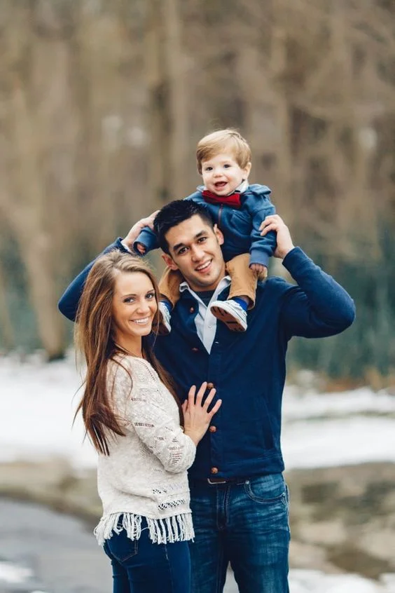 Take Children On Your Shoulder & Give A Romantic Pose, Family Photoshoot