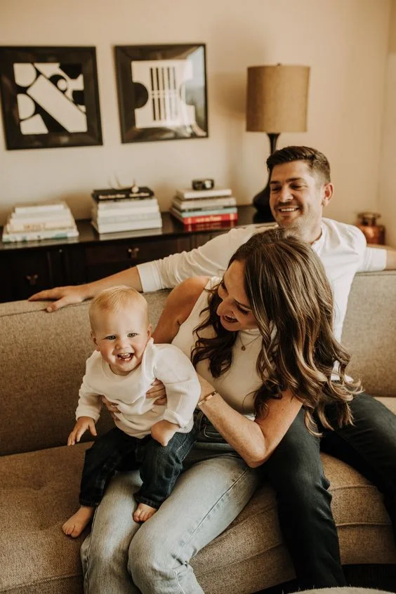 Family Photoshoot With A Smiling Pose